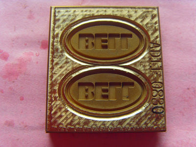 低價(jià)供應(yīng)高品質(zhì)滴膠銅質(zhì)模具，助力箱包配件生產(chǎn)